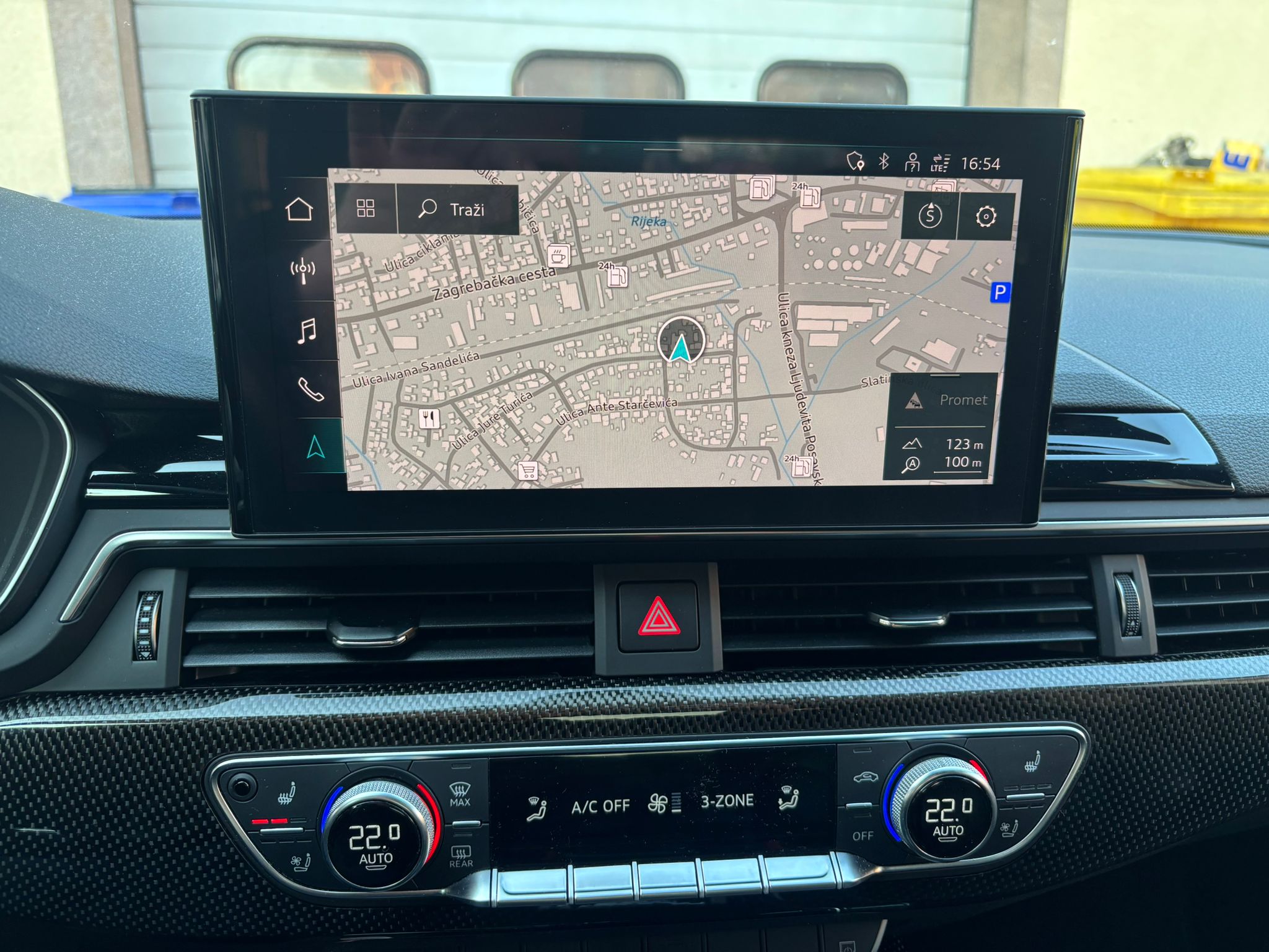 Ugrađena velika navigacija u VAG vozilu